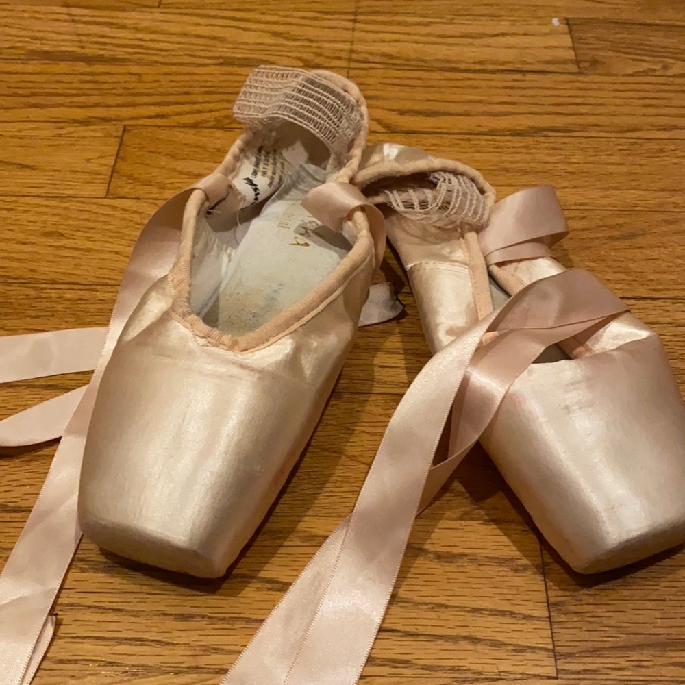 Used Sansha 202 Recital Pointe Shoes